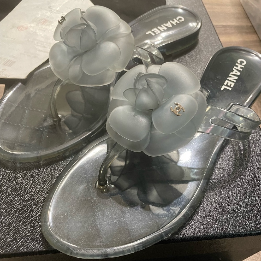 CHANEL CAMELLIA JELLY THONG SANDAL - Picture 3 of 4